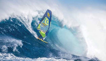 Hammer athlete adjusts his sails